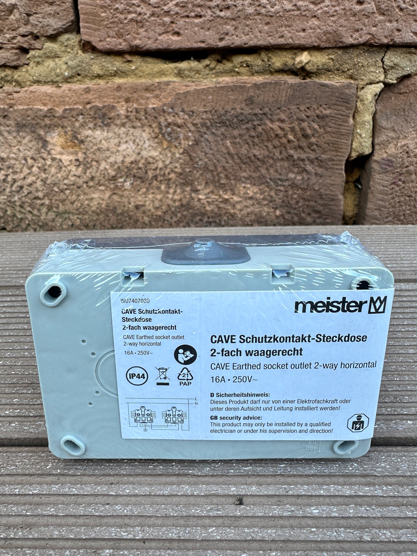 Schutzkontakt-Steckdose CAVE Meister