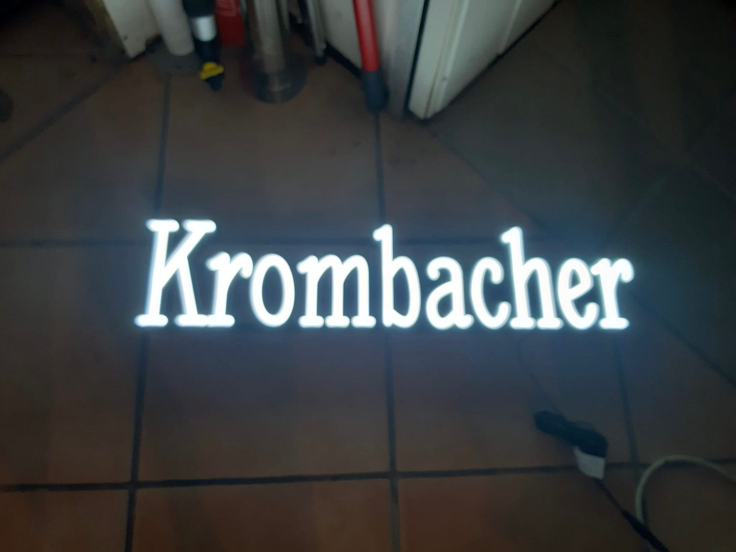 Krombacher Leuchtschriftzug