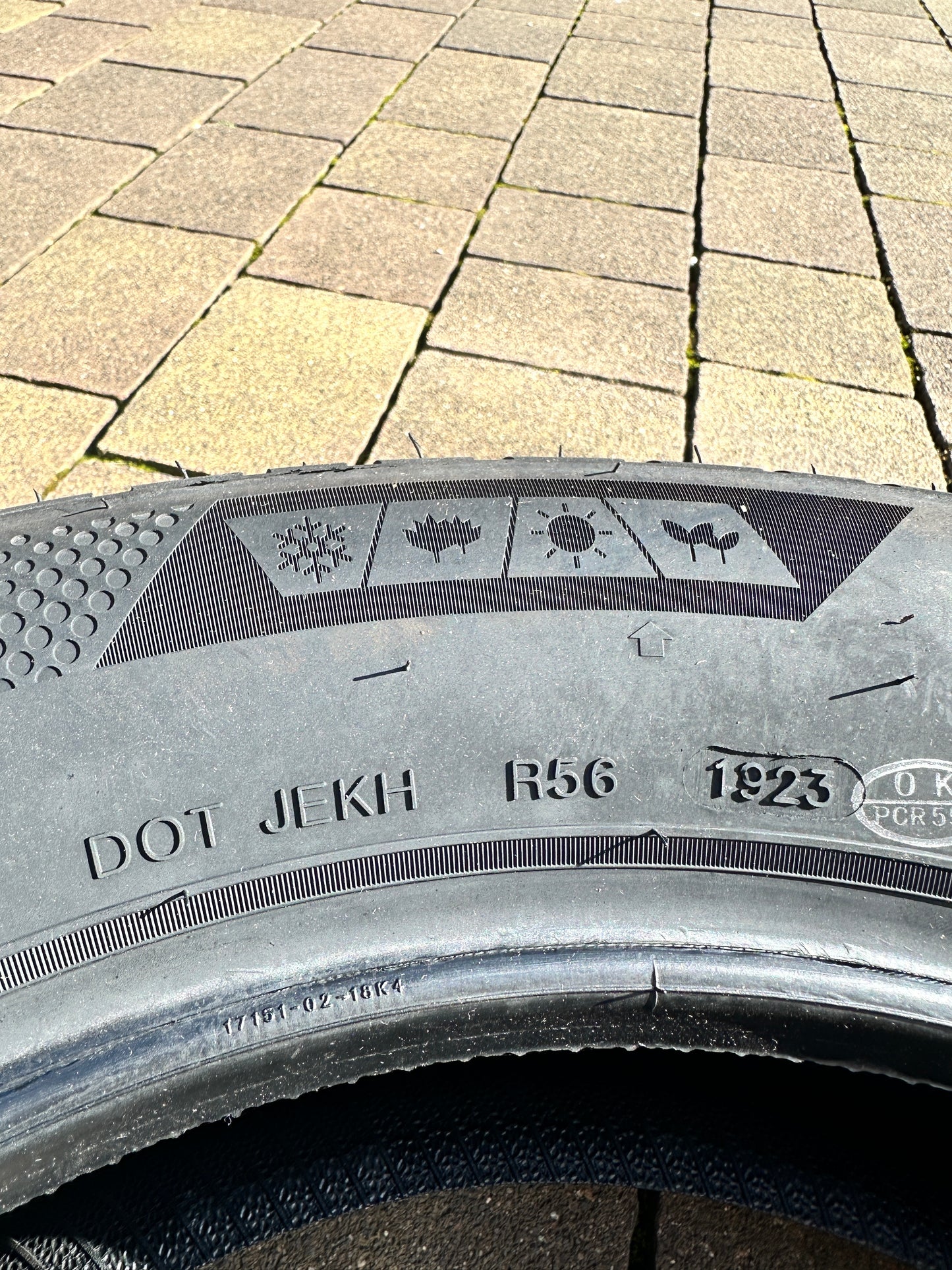 Reifepaar Imperial 215/60R17