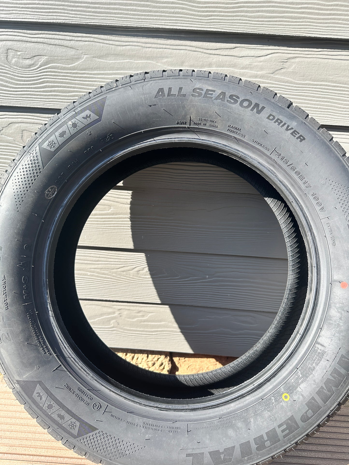 Reifepaar Imperial 215/60R17