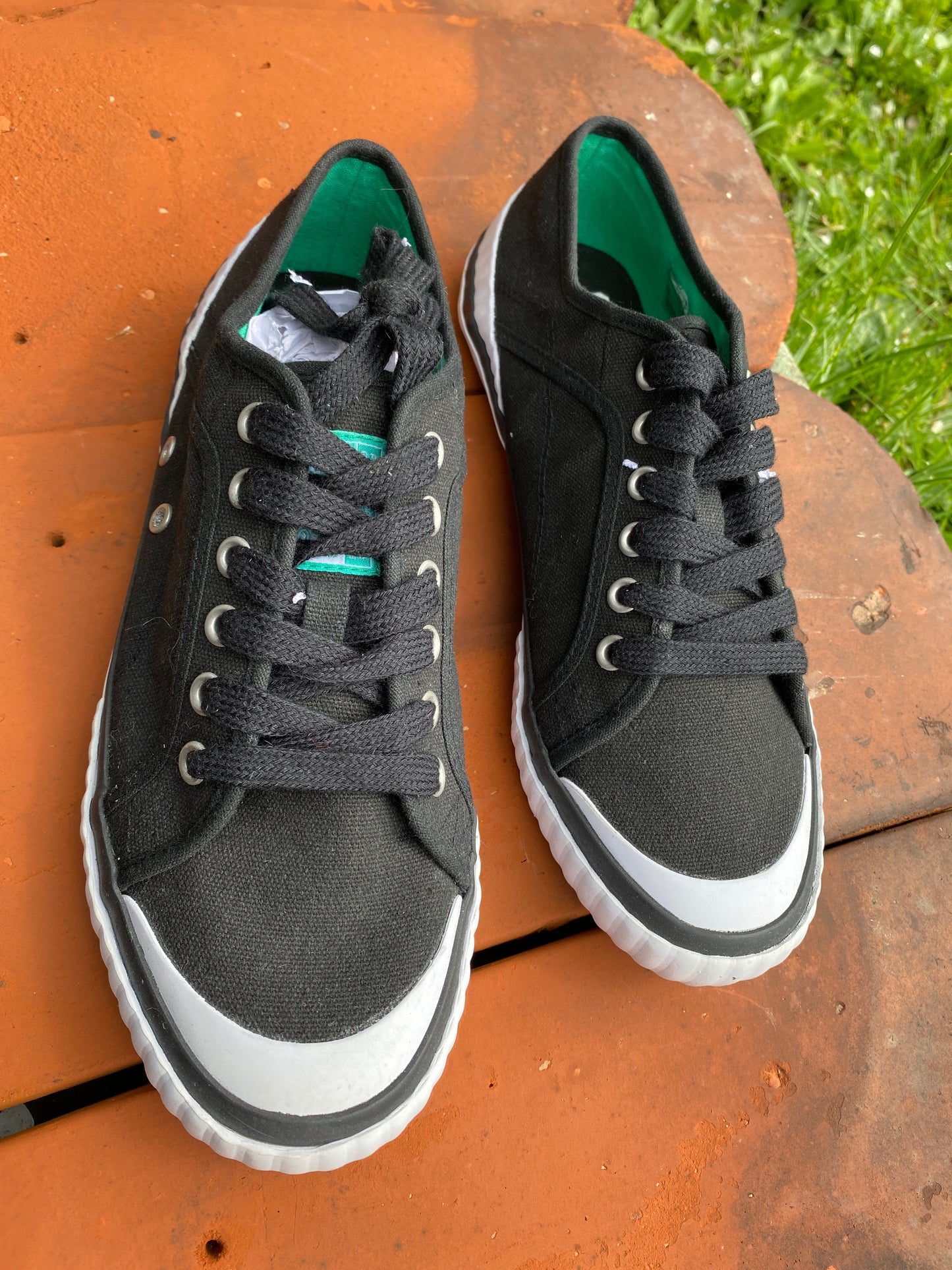 Sneaker TBS